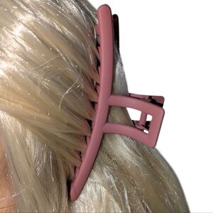 🍁 3/$15 Boutique Claw Hair Clip